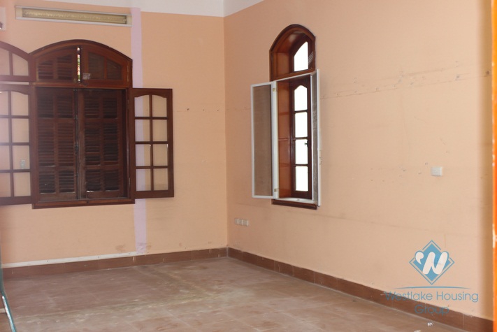 Unfurnished house available for rent in Nghi Tam street, Tay Ho, Hanoi
